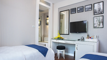 Phòng Deluxe Double with Windows Tại  Minerva Church Hotel Hà Nội