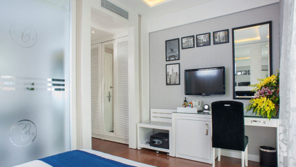 Phòng Deluxe Double with Windows Tại Hà Nội Minerva Church Hotel