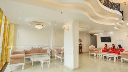 Sảnh lớn và lễ tân