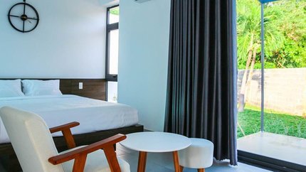 Ban công lớn đón ánh sáng tự nhiên