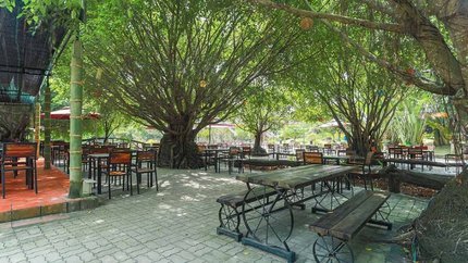 Không gian cafe ngoài trời