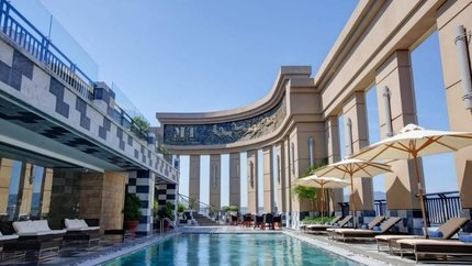 Hồ bơi tại khách sạn