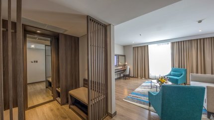 Phòng khách được thiết kế sang trọng