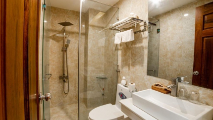 Phòng tắm tại Hotel Mira Ngô Mây 2*