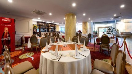 Khu vực nhà ăn vô cùng rộng rãi