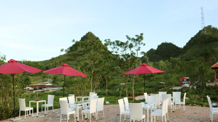 Nhà hàng Arena ngoài trời tại Mộc Châu Arena Village