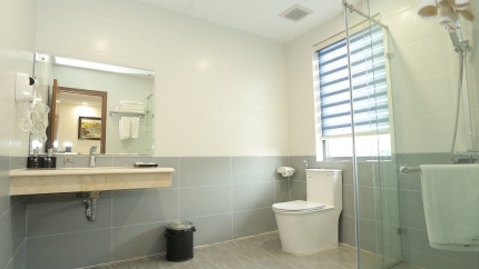 Phòng tắm tại Momali Hotel 3*