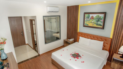 Phòng Deluxe Double tại khách sạn 3* Momali