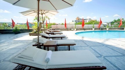 Bể bơi ngoài trời