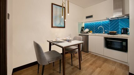 Khu bếp được bố trí ấm cúng