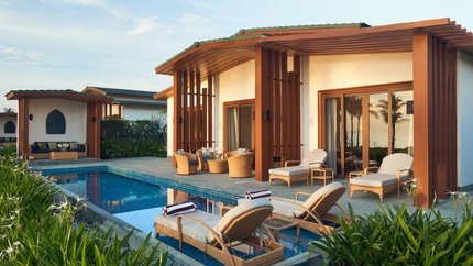Bể bơi riêng của villa