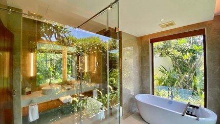 Phòng tắm thiết kế mở thoáng đãng