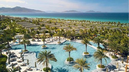 Bể bơi ngoài trời rộng lớn