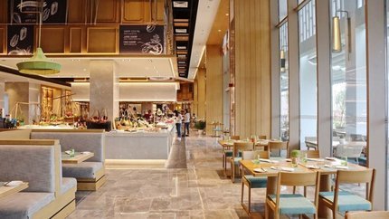 Nhà hàng rộng lớn