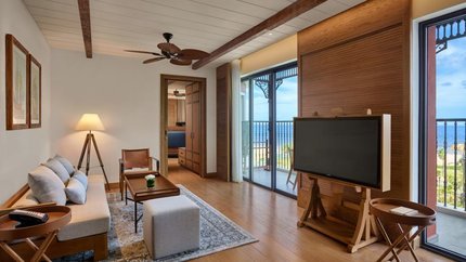 Thiết kế tinh xảo tại phòng khách Admiral Suite