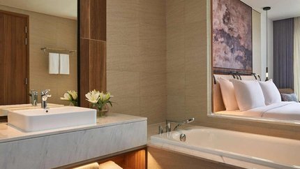 Phòng tắm có bồn tắm lịch sự