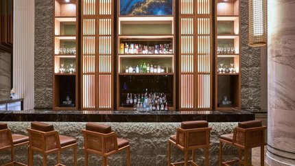 Quầy mini bar đa dạng đồ uống