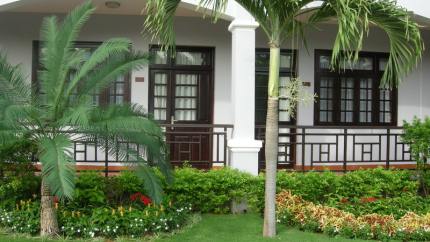 Sân vườn De Century Resort & Spa Phan Thiết