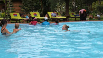 Bể Bơi Ngoài Trời