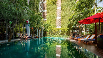 Hồ bơi ngoài trời