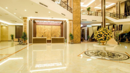Sảnh khách sạn tươi sáng