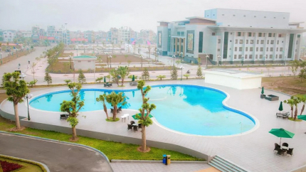 Bể Bơi Ngoài Trời