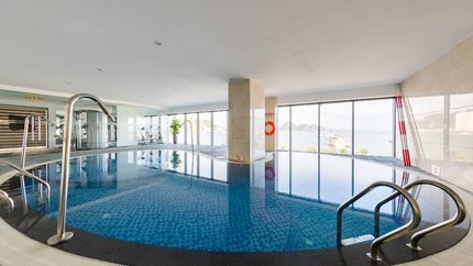 Bể bơi view thành phố