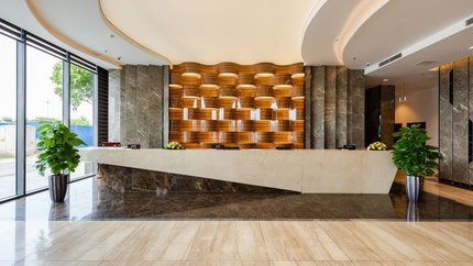 Lễ tân sang trọng