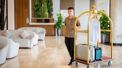 Sảnh lớn cùng Bell