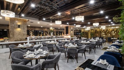 Nhà hàng được thiết kế sang trọng