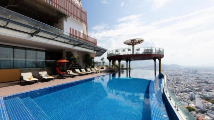 Bể Bơi Ngoài Trời