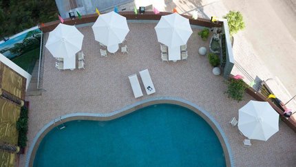 Bể bơi ngoài trời