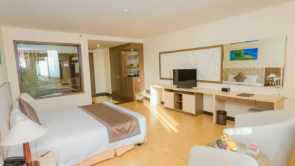 Phòng Deluxe King tại Mường Thanh Grand Quảng Nam