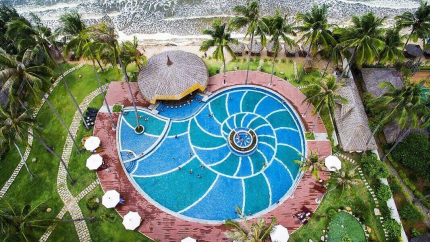 Bể Bơi Khách sạn Mường Thanh Holiday Mũi Né