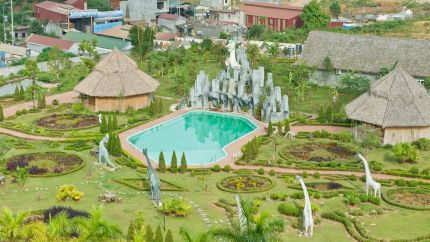 Bể Bơi Ngoài Trời