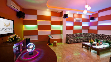 Karaoke âm thanh, ánh sáng đầy đủ