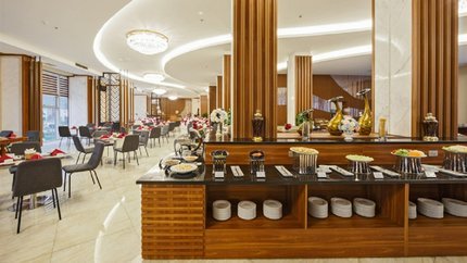 Quầy buffet đa dạng ẩm thực