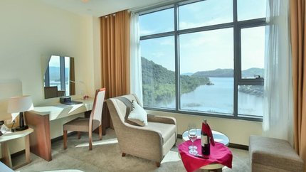 Cửa sổ lớn có tầm nhìn thoáng rộng