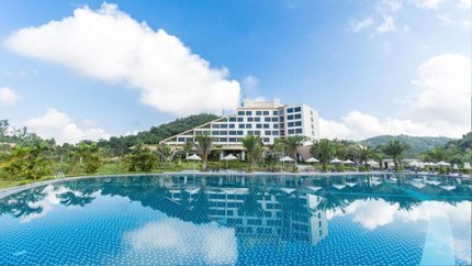 Hồ bơi ngoài trời