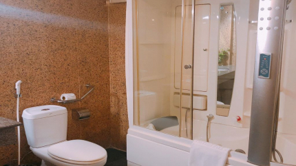 Phòng vệ sinh Superior King khách sạn Mường Thanh Thanh Niên Vinh