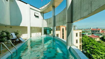 Hồ bơi ngoài trời Mường Thanh Thanh Niên