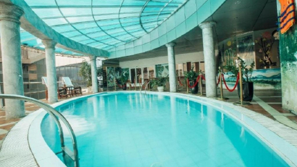 Bể bơi tại Mường Thanh Hotel
