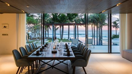 Không gian bếp view hướng biển