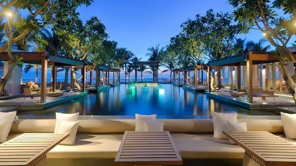 Hồ bơi tại khu nghỉ dưỡng