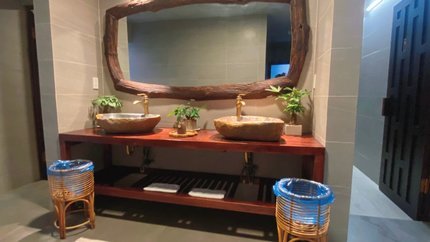 Phòng tắm với đầy đủ tiện nghi