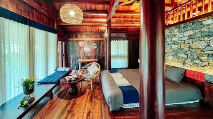 Phòng Hoa Đào Hướng Suối