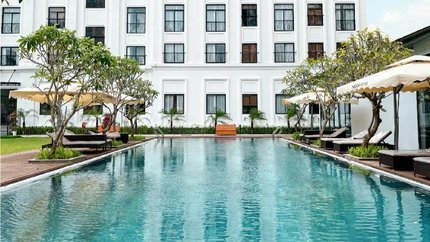 Hồ bơi tại khu nghỉ dưỡng