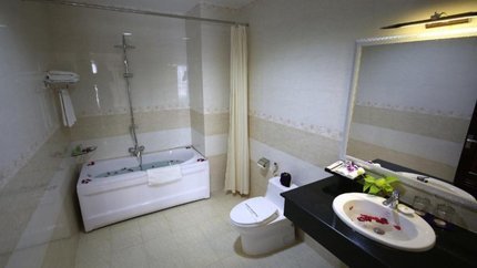 Phòng tắm bồn sạch sẽ