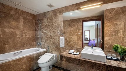 Phòng vệ sinh được thiết kế sang trọng