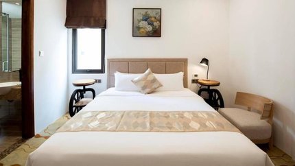 Phòng Suite với đầy đủ thiết bị tiện nghi.